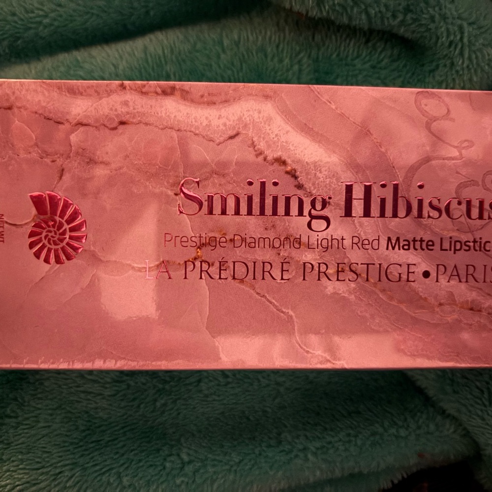 Smiling Hibiscus Prestige Diamond Matte Lipstick